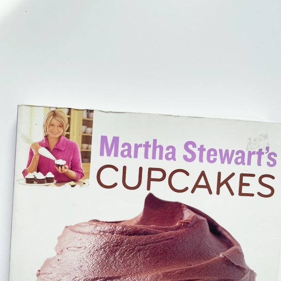 😋3 for $20 All Cookbooks😋Martha Stewart Cupcake Cookbook - Picture 2 of 6